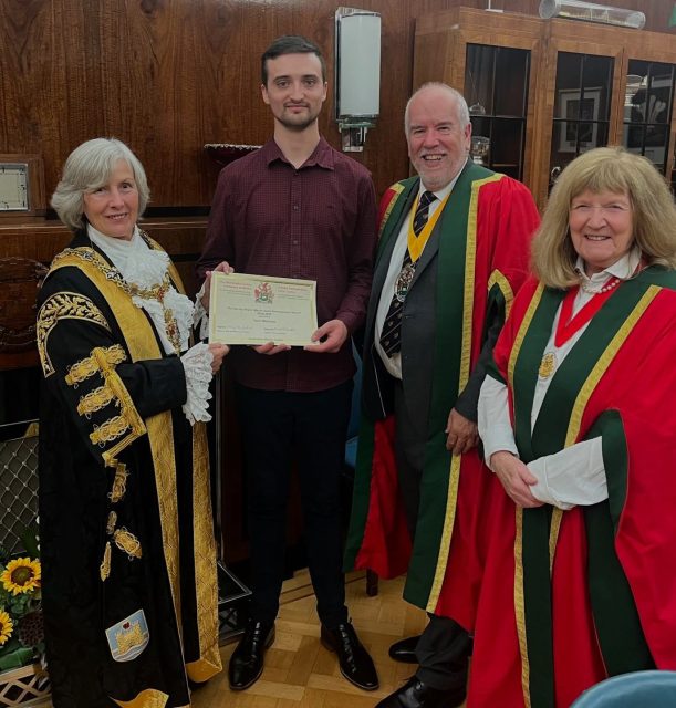 We were thrilled to be presented with an award for this year’s festival by the Worshipful Livery Company of Wales.
Pictured is Artistic Director @thomas.mathias.violin receiving the award from the Lord Mayor of Swansea and the current and former Grand Masters of the Livery Company. We’re grateful for their support!
#timf #tenbyinternationalmusicfestival #wales